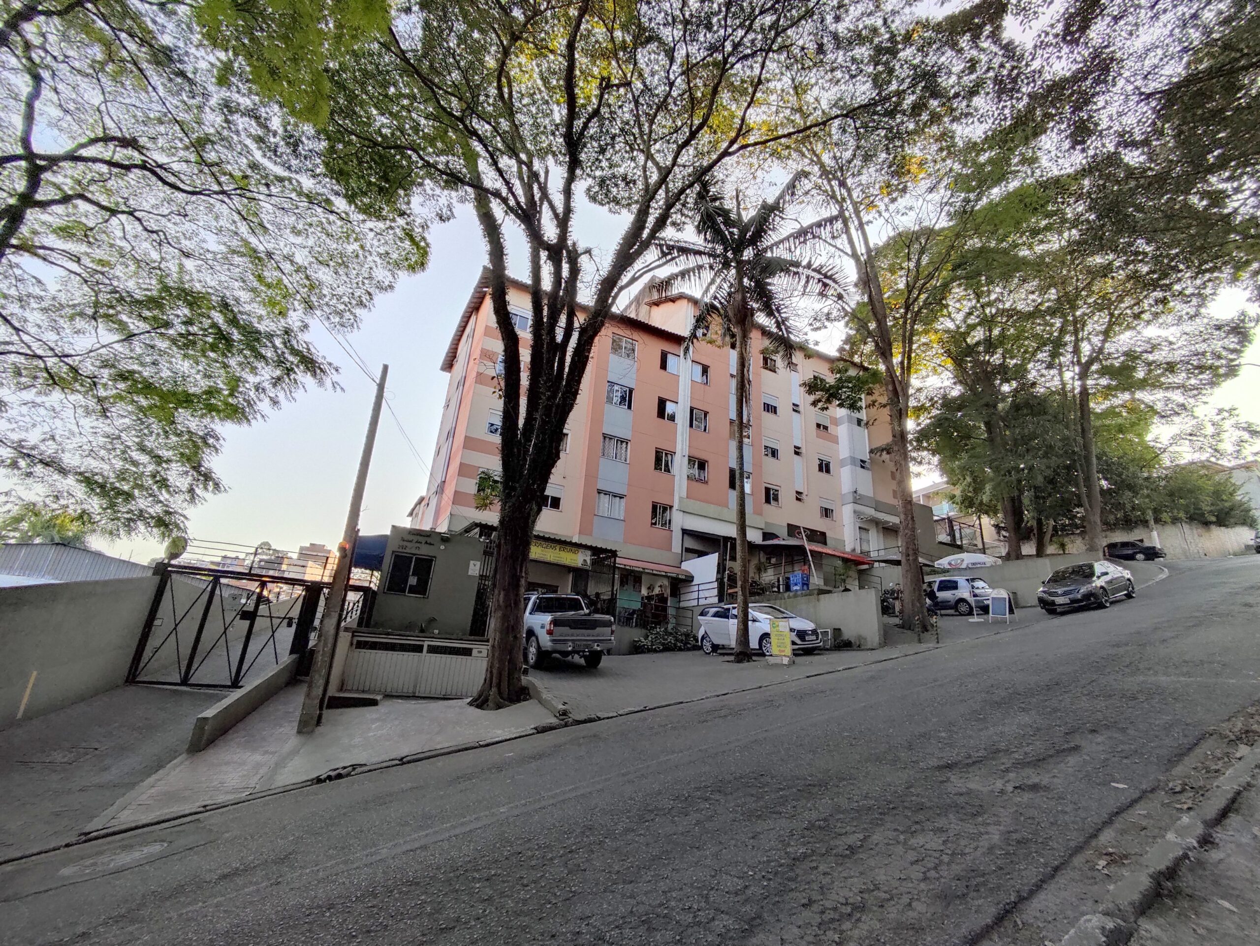 Apto. Espaçoso a Venda 2 Dorms. Ótima Localização A 10 Min. do Centro Histórico De Embu Das Artes